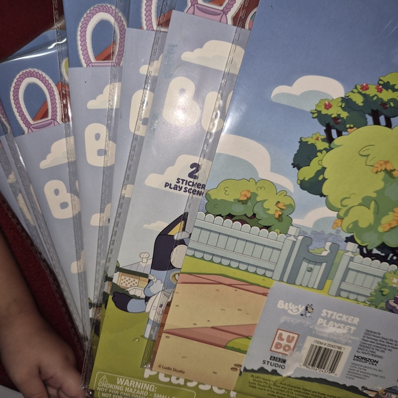 Bluey Sticker Play Scenes Book - Picture 4 of 5